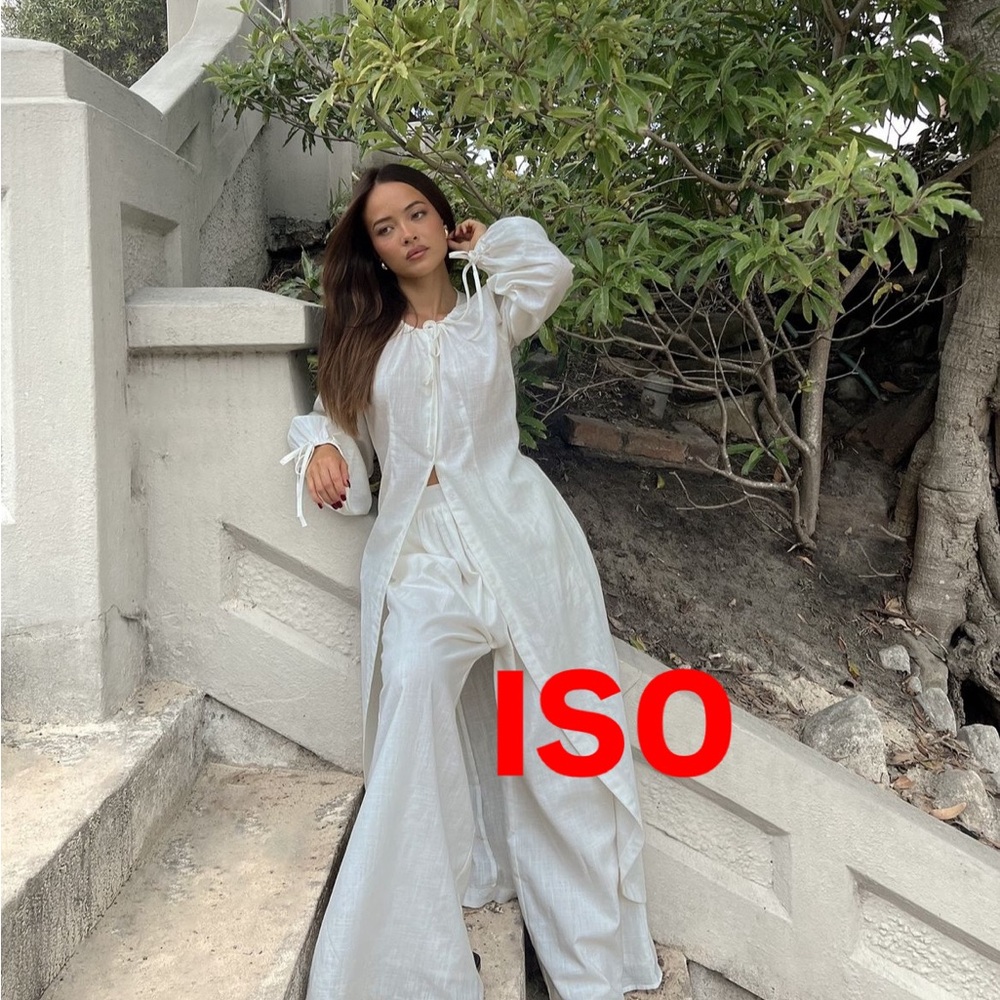 ISO azra the label elnara set in stark, size small or medium. NOT SELLING